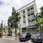 Oyo 90563 Socialite Dago Asri