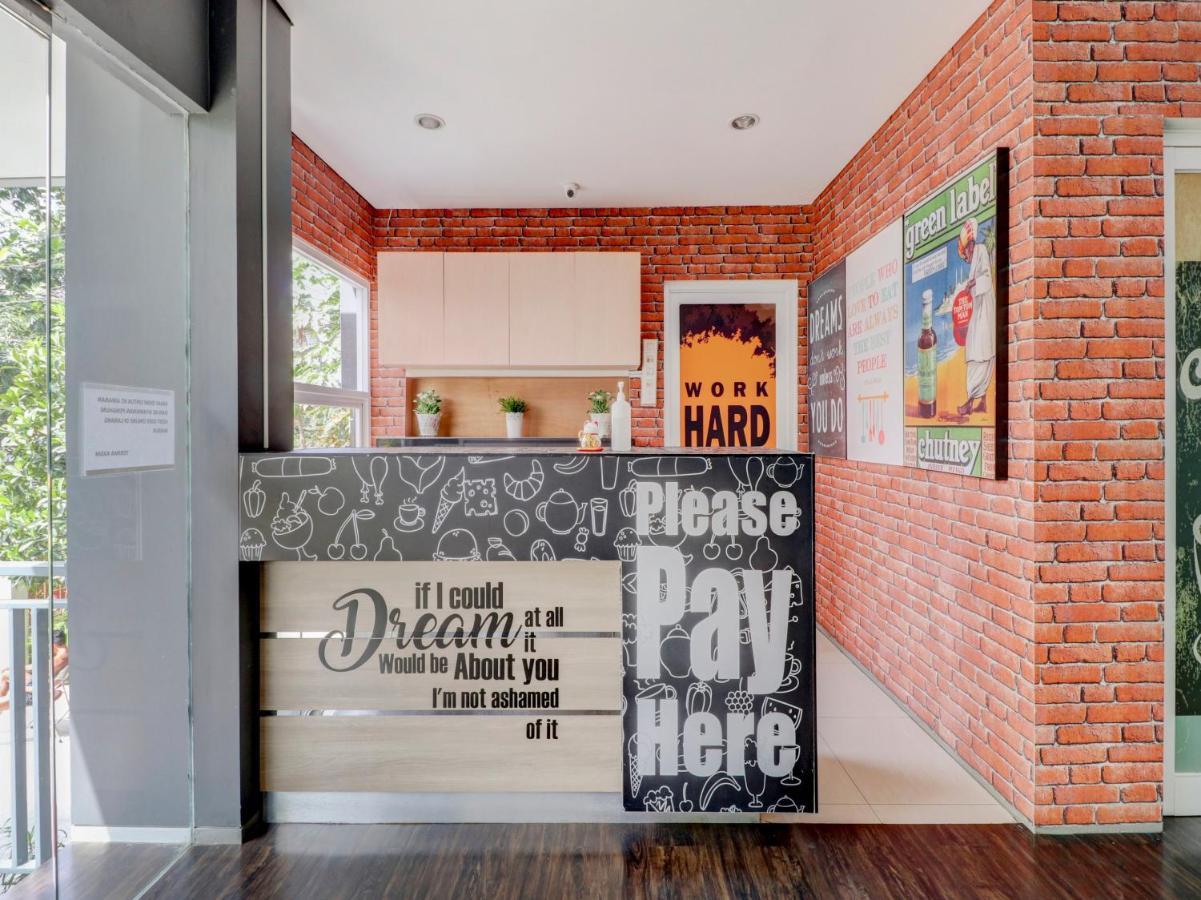 Oyo 90563 Socialite Dago Asri Hotel 2*
