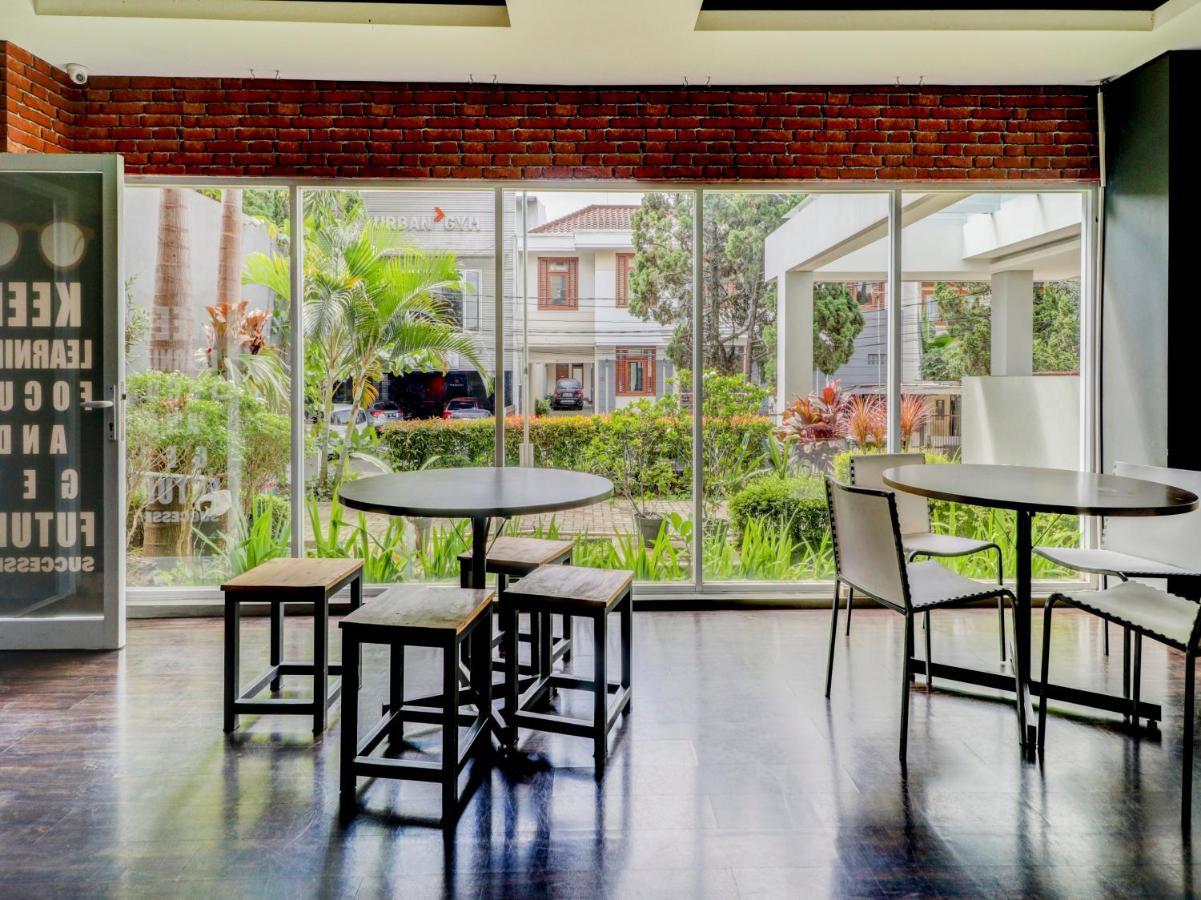 Oyo 90563 Socialite Dago Asri Hotel 2*
